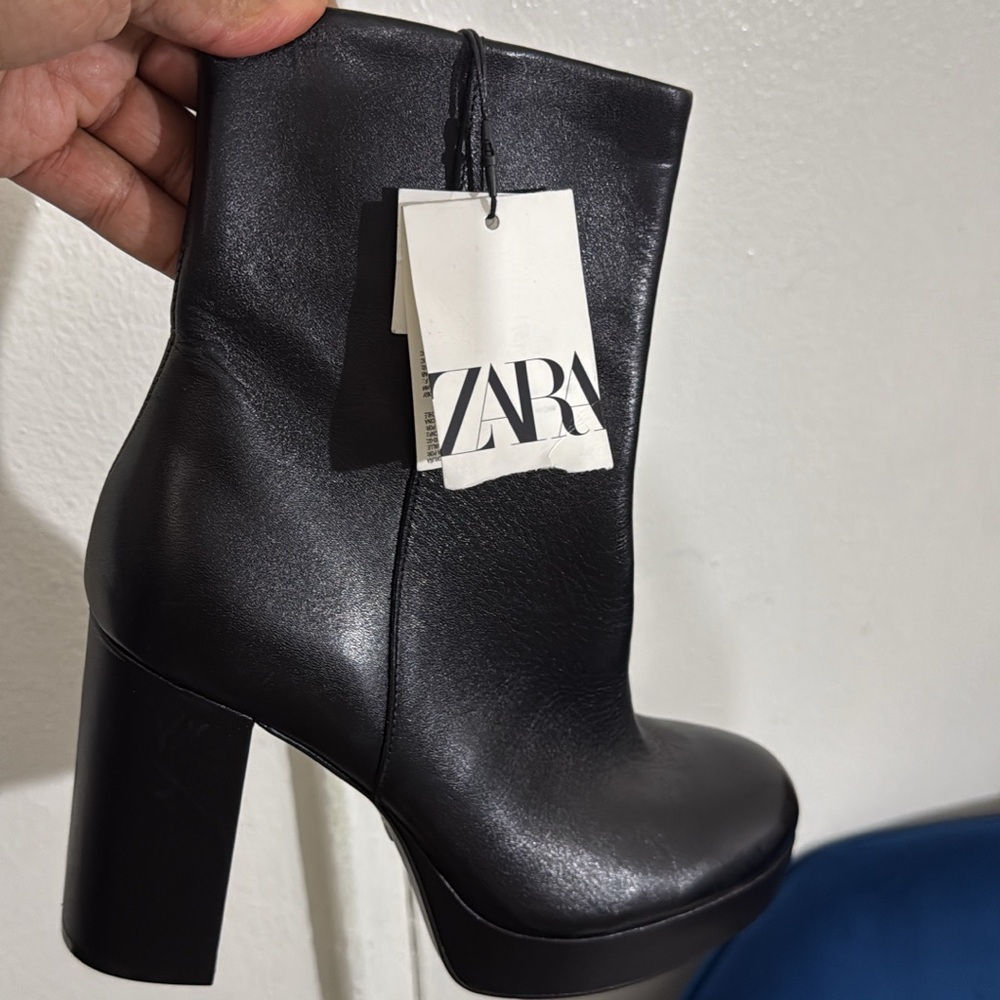 Zara Elegant Black Heeled Boots - Picture 4 of 4